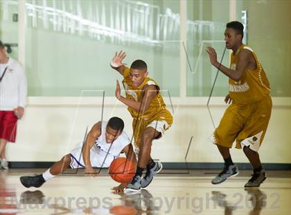 Thumbnail 2 in Lincoln vs South Oak Cliff (DFW Tip Off Classic) photogallery.