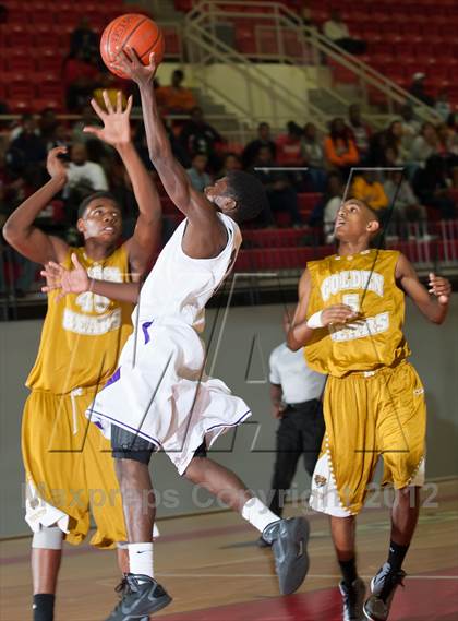 Thumbnail 1 in Lincoln vs South Oak Cliff (DFW Tip Off Classic) photogallery.