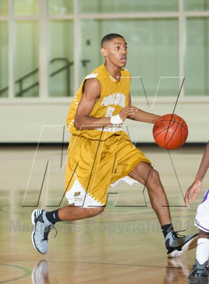 Thumbnail 1 in Lincoln vs South Oak Cliff (DFW Tip Off Classic) photogallery.