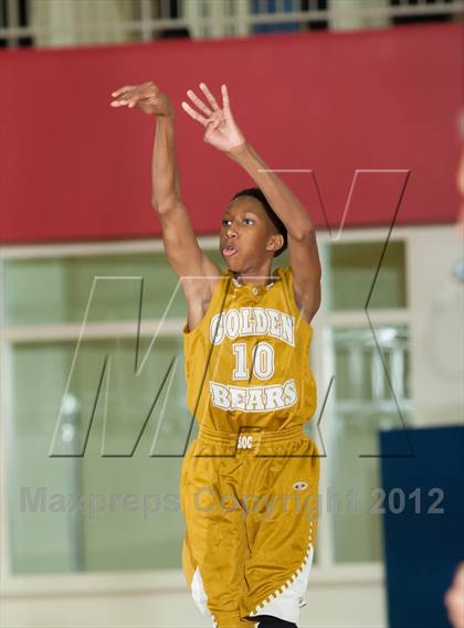Thumbnail 2 in Lincoln vs South Oak Cliff (DFW Tip Off Classic) photogallery.
