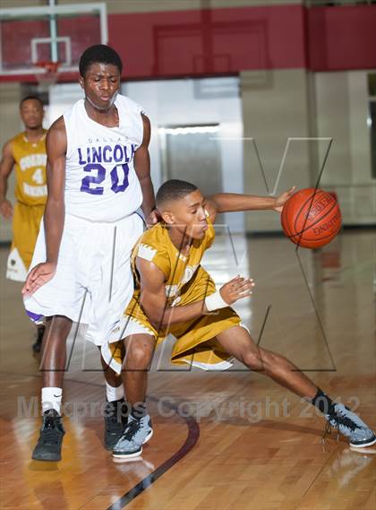 Thumbnail 1 in Lincoln vs South Oak Cliff (DFW Tip Off Classic) photogallery.