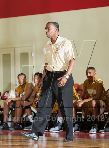 Thumbnail 3 in Lincoln vs South Oak Cliff (DFW Tip Off Classic) photogallery.