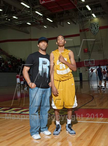 Thumbnail 1 in Lincoln vs South Oak Cliff (DFW Tip Off Classic) photogallery.