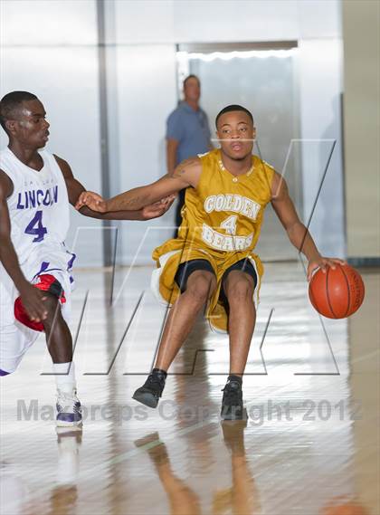 Thumbnail 2 in Lincoln vs South Oak Cliff (DFW Tip Off Classic) photogallery.