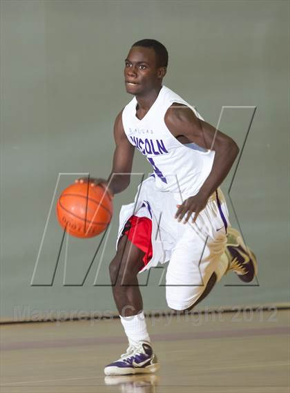 Thumbnail 3 in Lincoln vs South Oak Cliff (DFW Tip Off Classic) photogallery.