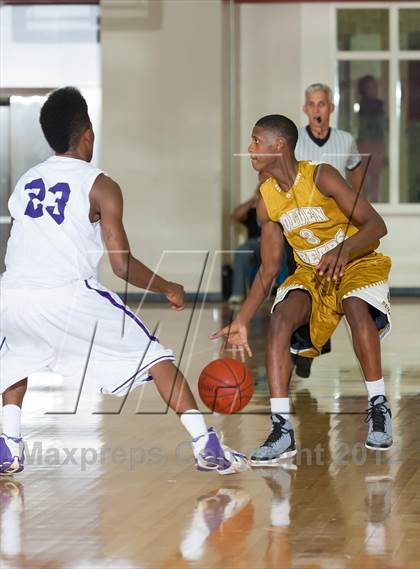 Thumbnail 2 in Lincoln vs South Oak Cliff (DFW Tip Off Classic) photogallery.