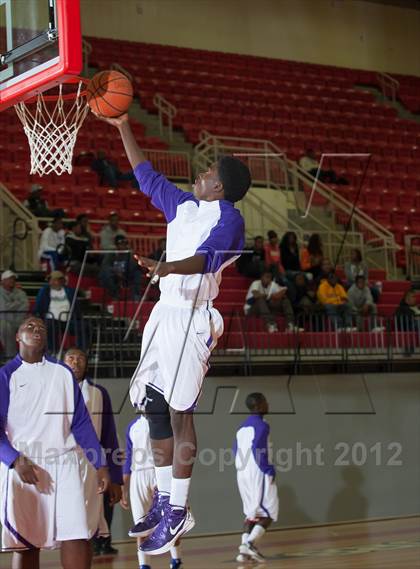 Thumbnail 1 in Lincoln vs South Oak Cliff (DFW Tip Off Classic) photogallery.