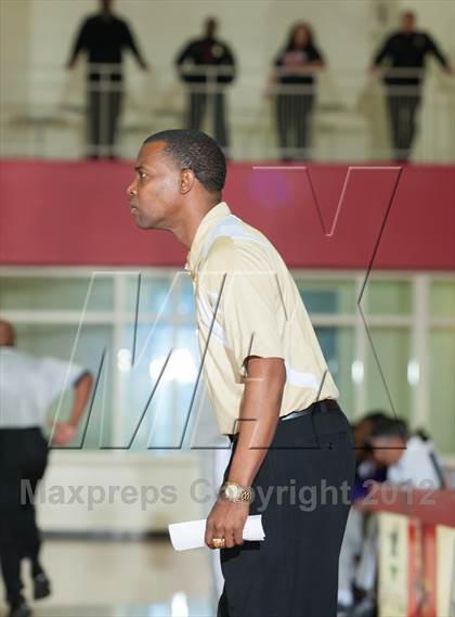 Thumbnail 1 in Lincoln vs South Oak Cliff (DFW Tip Off Classic) photogallery.