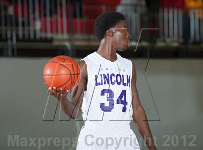 Thumbnail 3 in Lincoln vs South Oak Cliff (DFW Tip Off Classic) photogallery.