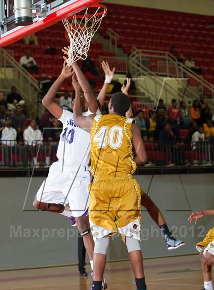 Thumbnail 1 in Lincoln vs South Oak Cliff (DFW Tip Off Classic) photogallery.