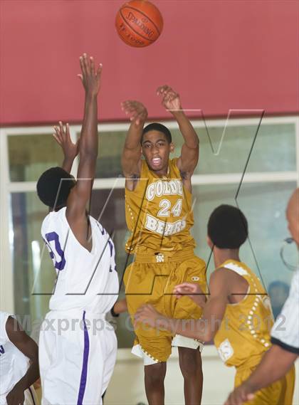 Thumbnail 1 in Lincoln vs South Oak Cliff (DFW Tip Off Classic) photogallery.