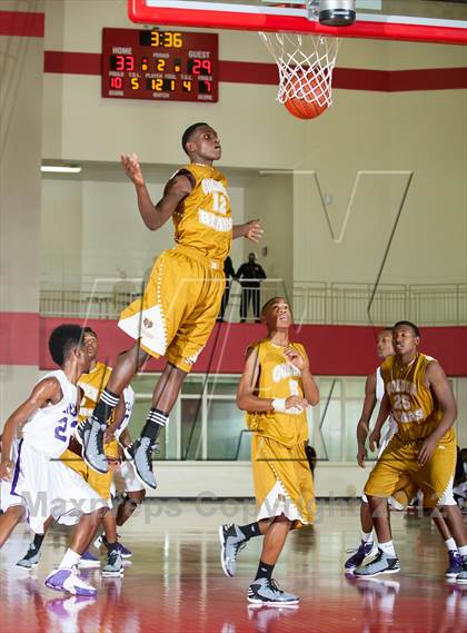 Thumbnail 3 in Lincoln vs South Oak Cliff (DFW Tip Off Classic) photogallery.