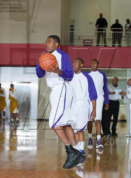 Thumbnail 1 in Lincoln vs South Oak Cliff (DFW Tip Off Classic) photogallery.