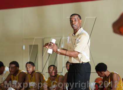 Thumbnail 2 in Lincoln vs South Oak Cliff (DFW Tip Off Classic) photogallery.
