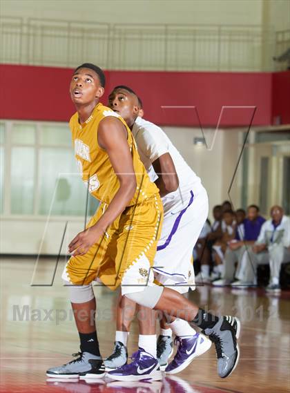 Thumbnail 3 in Lincoln vs South Oak Cliff (DFW Tip Off Classic) photogallery.