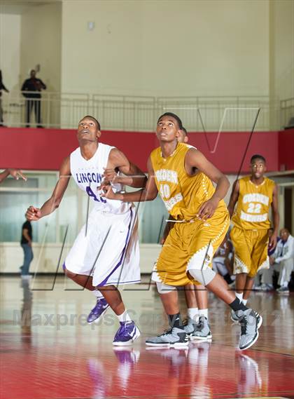 Thumbnail 2 in Lincoln vs South Oak Cliff (DFW Tip Off Classic) photogallery.