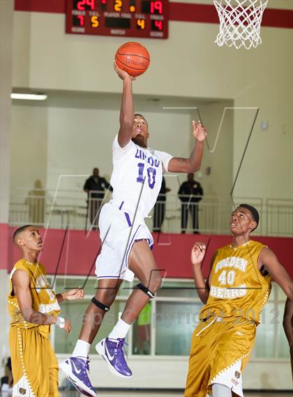 Thumbnail 2 in Lincoln vs South Oak Cliff (DFW Tip Off Classic) photogallery.