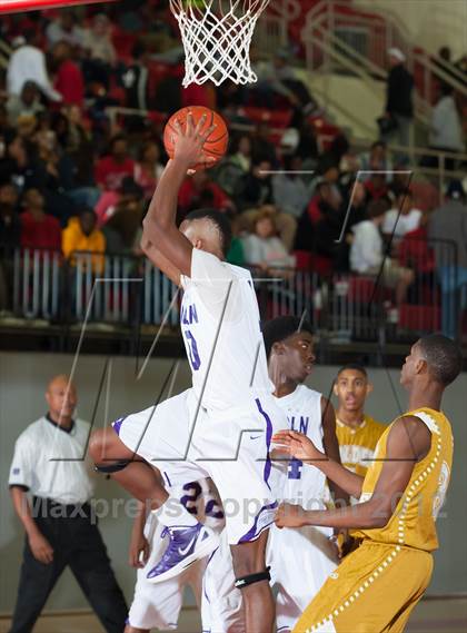 Thumbnail 3 in Lincoln vs South Oak Cliff (DFW Tip Off Classic) photogallery.