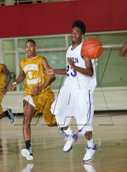 Thumbnail 2 in Lincoln vs South Oak Cliff (DFW Tip Off Classic) photogallery.