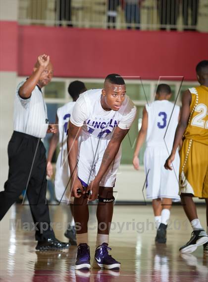 Thumbnail 2 in Lincoln vs South Oak Cliff (DFW Tip Off Classic) photogallery.