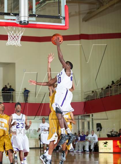 Thumbnail 1 in Lincoln vs South Oak Cliff (DFW Tip Off Classic) photogallery.