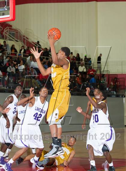 Thumbnail 3 in Lincoln vs South Oak Cliff (DFW Tip Off Classic) photogallery.
