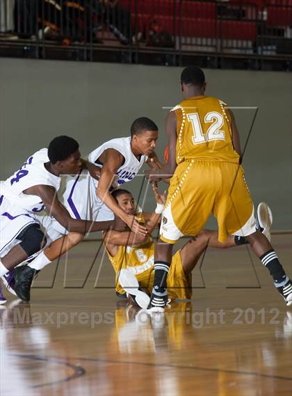 Thumbnail 3 in Lincoln vs South Oak Cliff (DFW Tip Off Classic) photogallery.