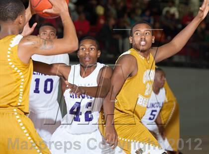 Thumbnail 1 in Lincoln vs South Oak Cliff (DFW Tip Off Classic) photogallery.