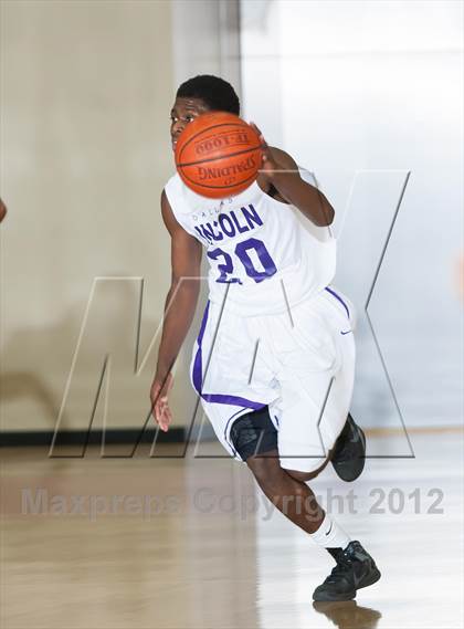 Thumbnail 3 in Lincoln vs South Oak Cliff (DFW Tip Off Classic) photogallery.
