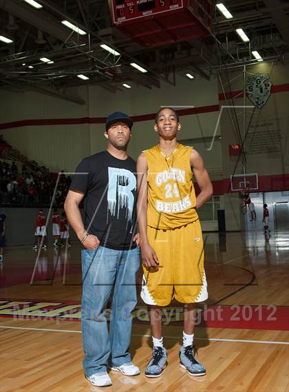 Thumbnail 2 in Lincoln vs South Oak Cliff (DFW Tip Off Classic) photogallery.