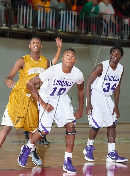 Thumbnail 2 in Lincoln vs South Oak Cliff (DFW Tip Off Classic) photogallery.