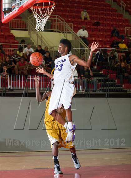 Thumbnail 3 in Lincoln vs South Oak Cliff (DFW Tip Off Classic) photogallery.
