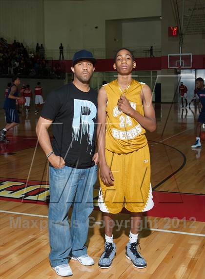 Thumbnail 3 in Lincoln vs South Oak Cliff (DFW Tip Off Classic) photogallery.