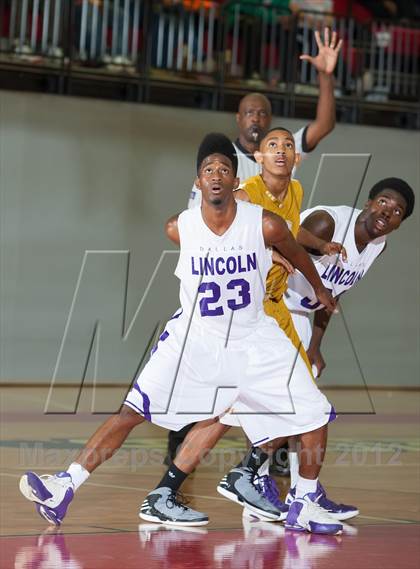 Thumbnail 3 in Lincoln vs South Oak Cliff (DFW Tip Off Classic) photogallery.