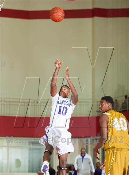 Thumbnail 3 in Lincoln vs South Oak Cliff (DFW Tip Off Classic) photogallery.