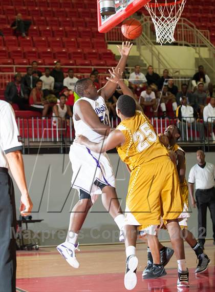 Thumbnail 3 in Lincoln vs South Oak Cliff (DFW Tip Off Classic) photogallery.