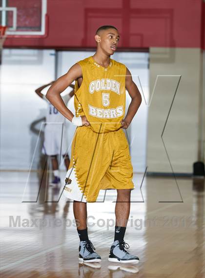 Thumbnail 3 in Lincoln vs South Oak Cliff (DFW Tip Off Classic) photogallery.