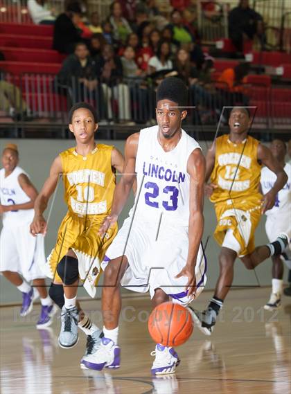 Thumbnail 2 in Lincoln vs South Oak Cliff (DFW Tip Off Classic) photogallery.
