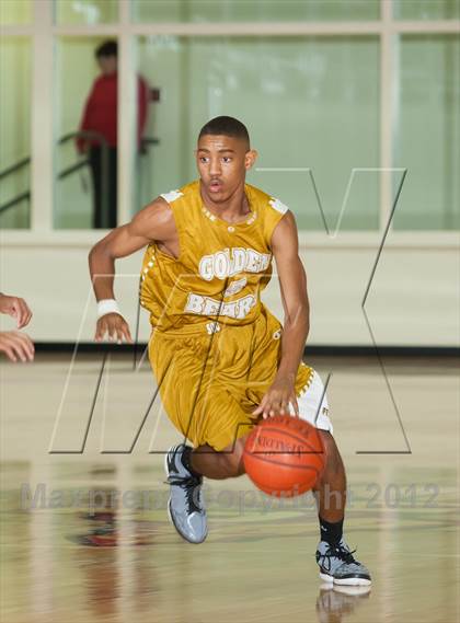 Thumbnail 2 in Lincoln vs South Oak Cliff (DFW Tip Off Classic) photogallery.