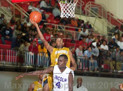 Thumbnail 1 in Lincoln vs South Oak Cliff (DFW Tip Off Classic) photogallery.