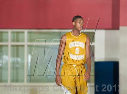 Thumbnail 3 in Lincoln vs South Oak Cliff (DFW Tip Off Classic) photogallery.