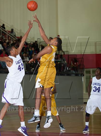 Thumbnail 3 in Lincoln vs South Oak Cliff (DFW Tip Off Classic) photogallery.