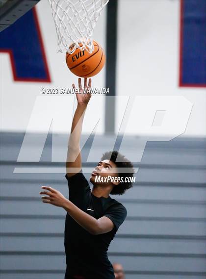 Thumbnail 2 in Price vs Village Christian (21st Annual Rose City Roundball Classic) photogallery.