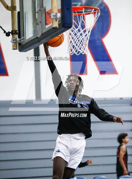 Thumbnail 2 in Price vs Village Christian (21st Annual Rose City Roundball Classic) photogallery.