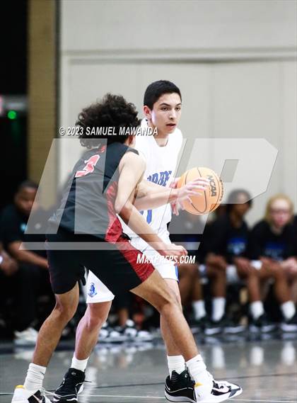 Thumbnail 2 in Price vs Village Christian (21st Annual Rose City Roundball Classic) photogallery.
