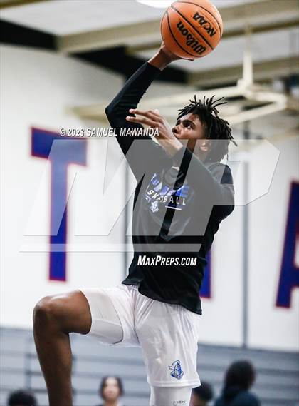 Thumbnail 3 in Price vs Village Christian (21st Annual Rose City Roundball Classic) photogallery.