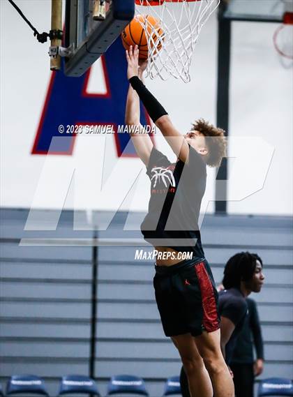 Thumbnail 2 in Price vs Village Christian (21st Annual Rose City Roundball Classic) photogallery.