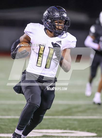 Thumbnail 2 in Kaufman vs. Wilmer-Hutchins (UIL 4A D1 Bi-District Playoff) photogallery.
