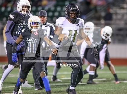 Thumbnail 3 in Kaufman vs. Wilmer-Hutchins (UIL 4A D1 Bi-District Playoff) photogallery.