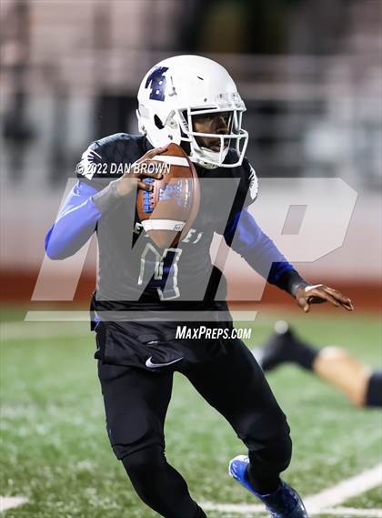 Thumbnail 2 in Kaufman vs. Wilmer-Hutchins (UIL 4A D1 Bi-District Playoff) photogallery.